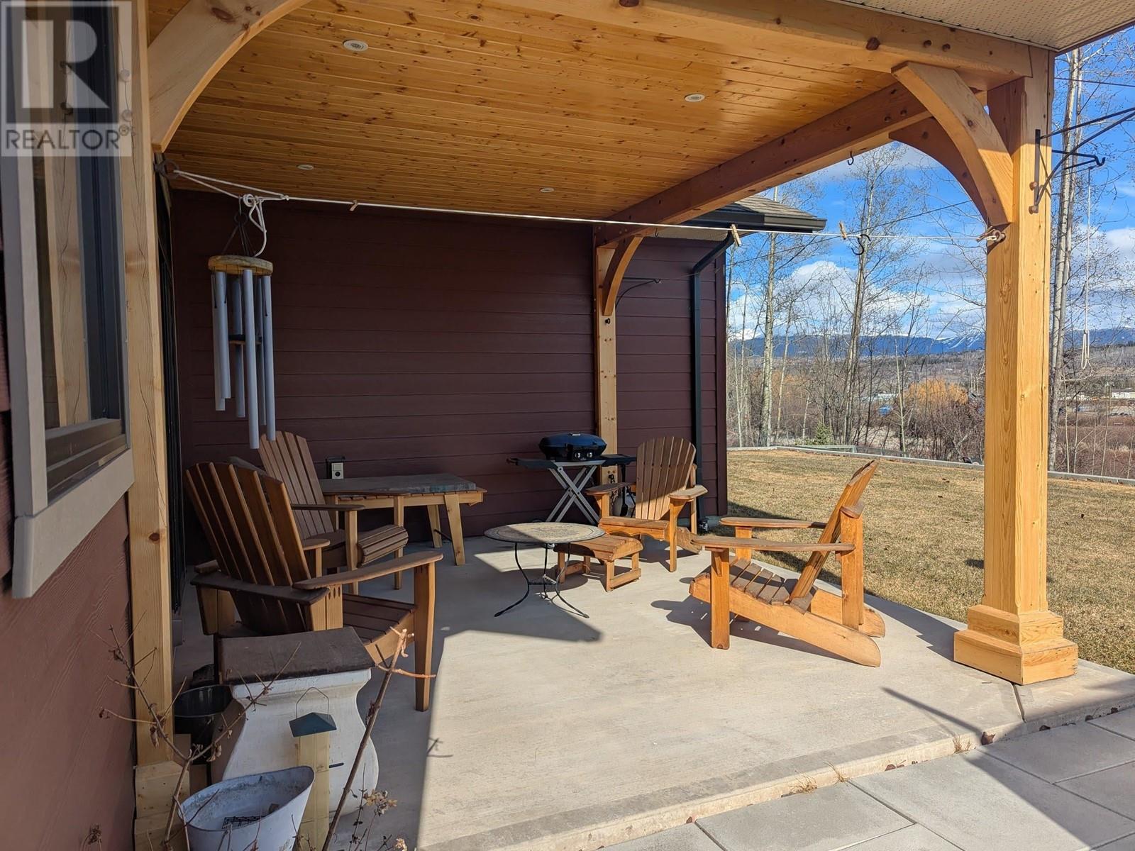 1042 AMBLESIDE Avenue, Smithers