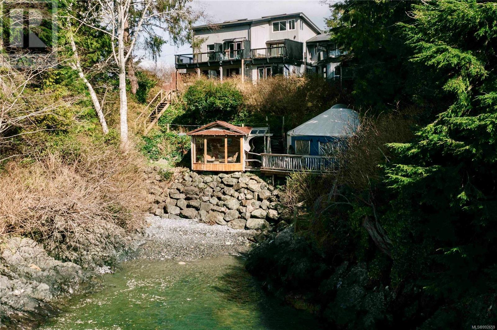 201 Main St, Tofino