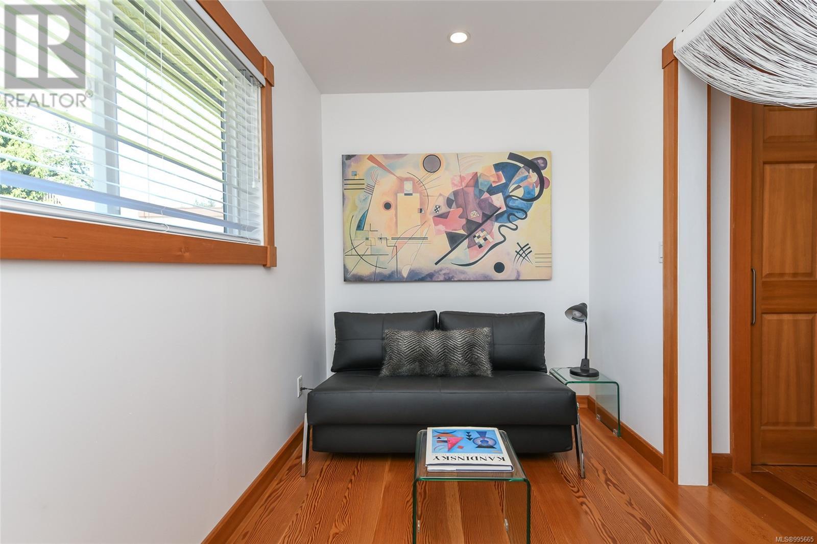 231 Beach Dr, Comox