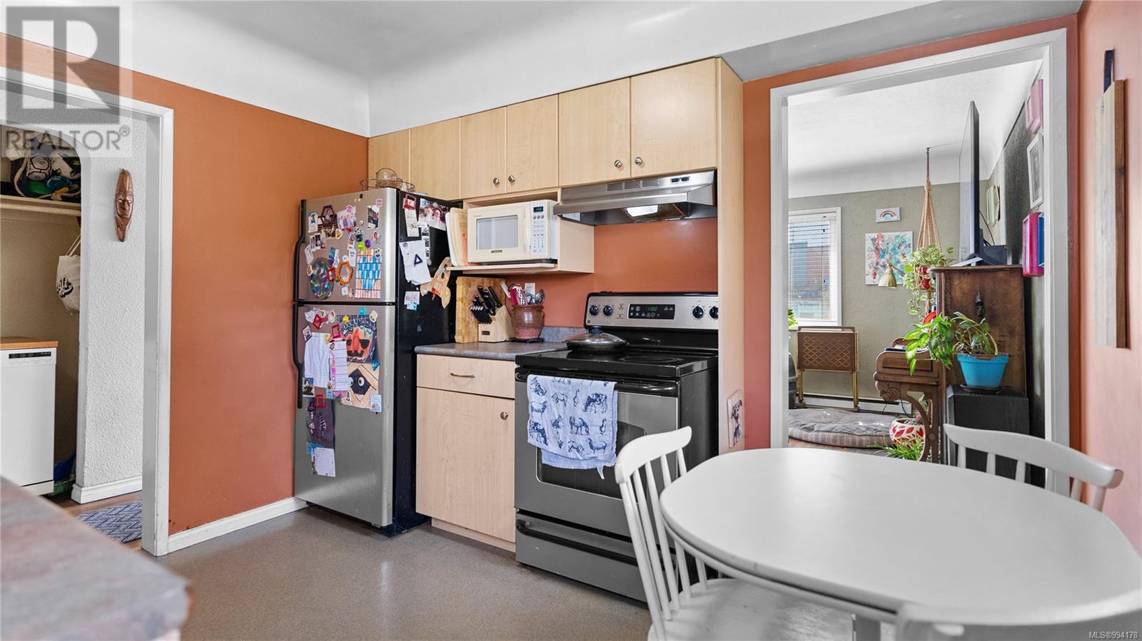  946/948 Ellery Street, Esquimalt