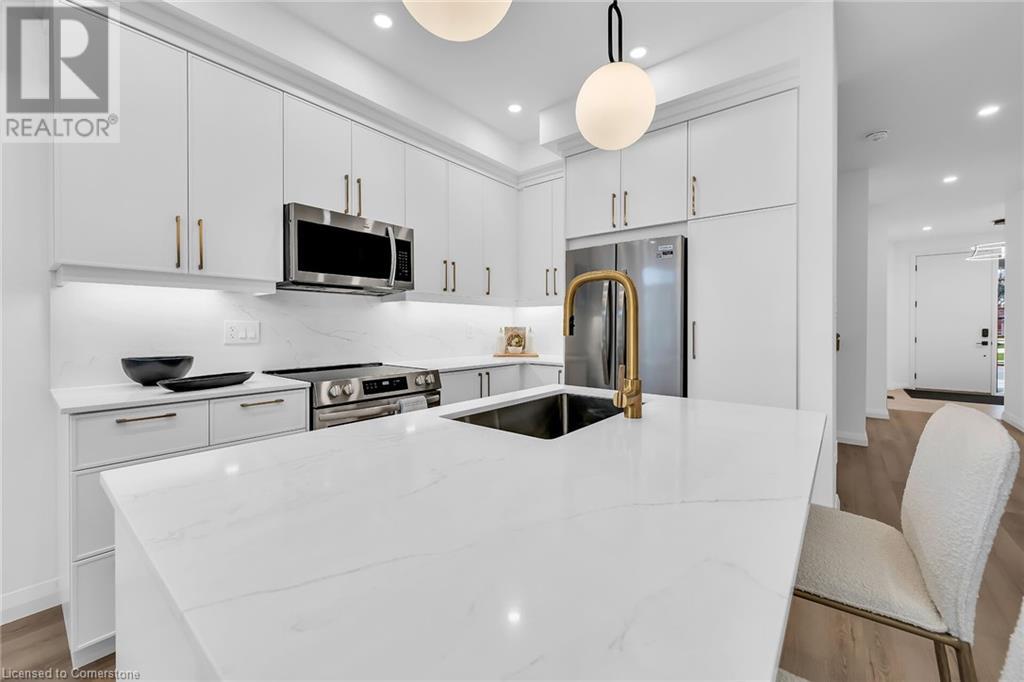 Photo 10 of 29 Kingfisher Drive, Hamilton ON