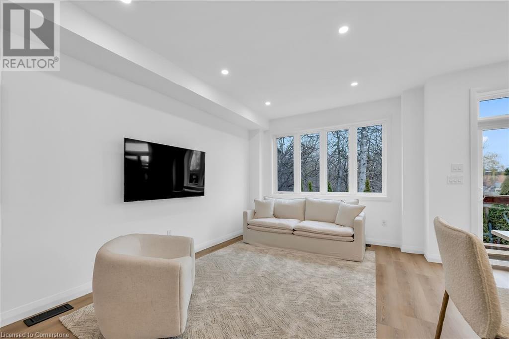 Photo 6 of 29 Kingfisher Drive, Hamilton ON