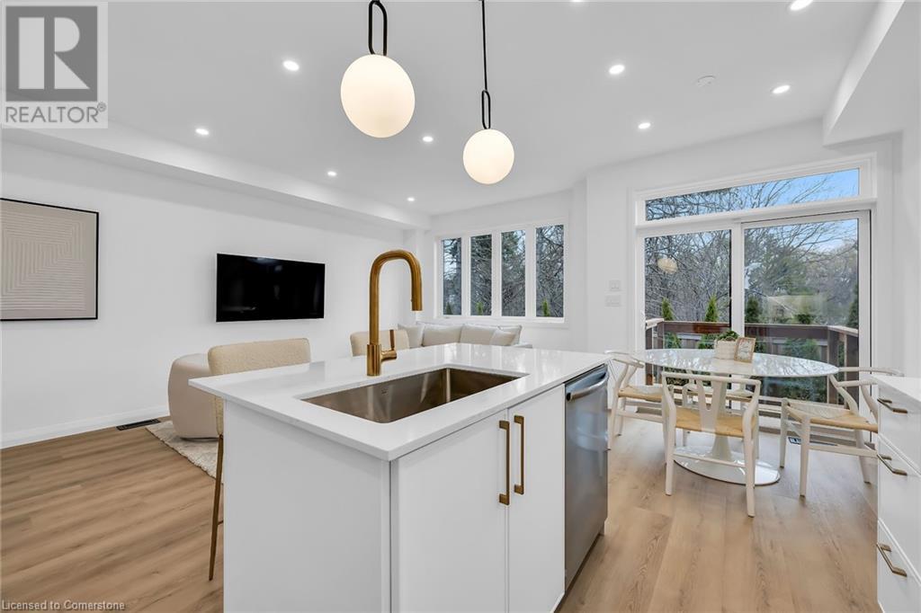 Photo 13 of 29 Kingfisher Drive, Hamilton ON