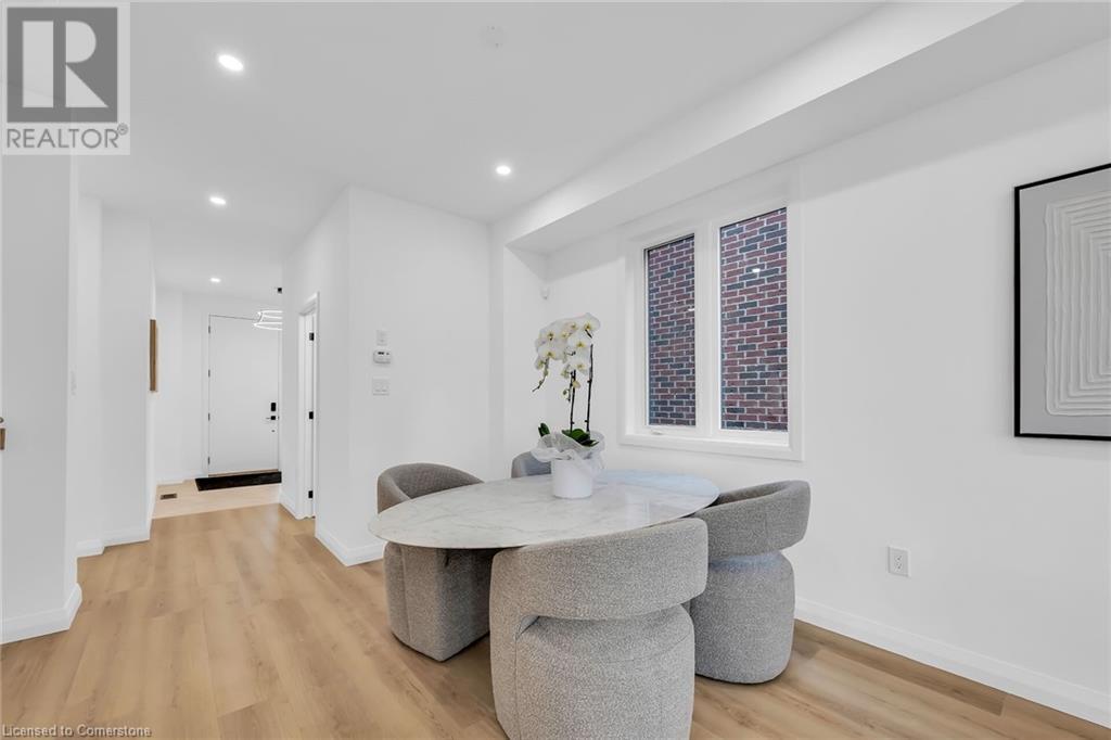 Photo 5 of 29 Kingfisher Drive, Hamilton ON