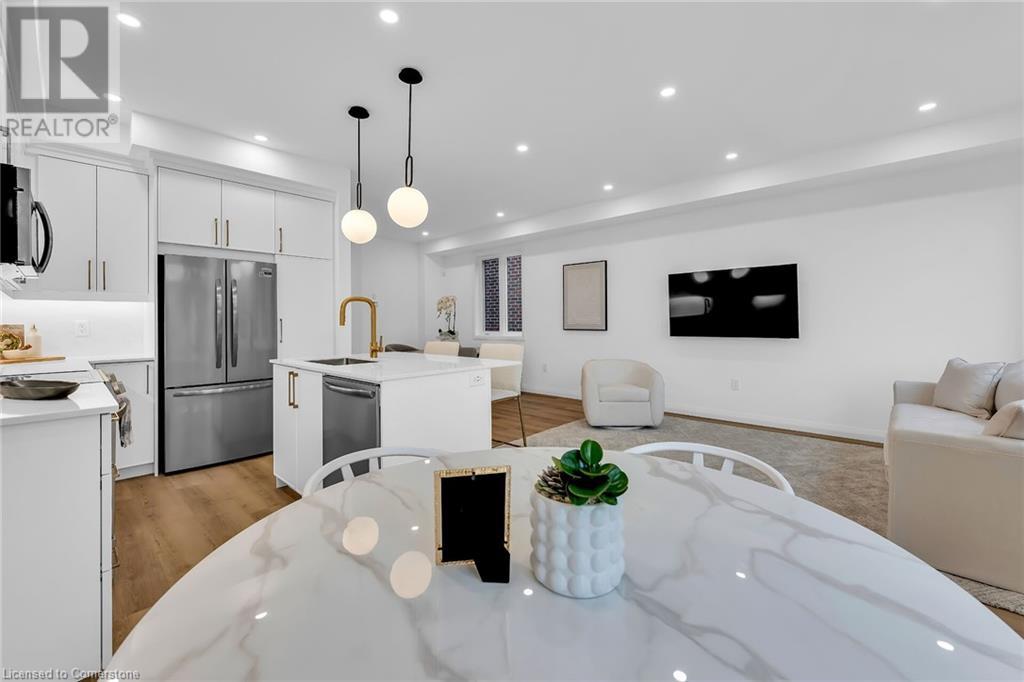 Photo 22 of 29 Kingfisher Drive, Hamilton ON