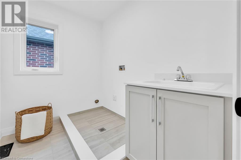 Photo 37 of 29 Kingfisher Drive, Hamilton ON