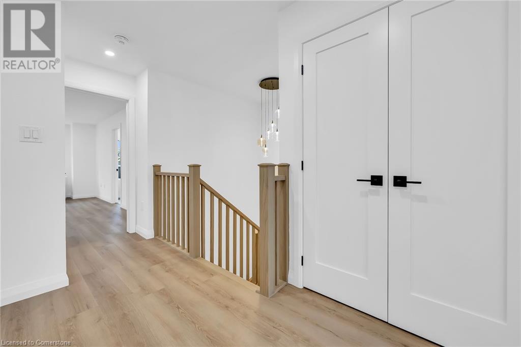 Photo 40 of 29 Kingfisher Drive, Hamilton ON