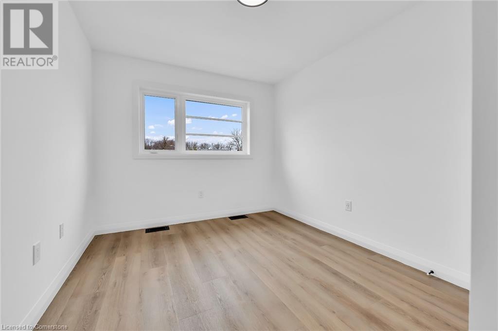 Photo 41 of 29 Kingfisher Drive, Hamilton ON