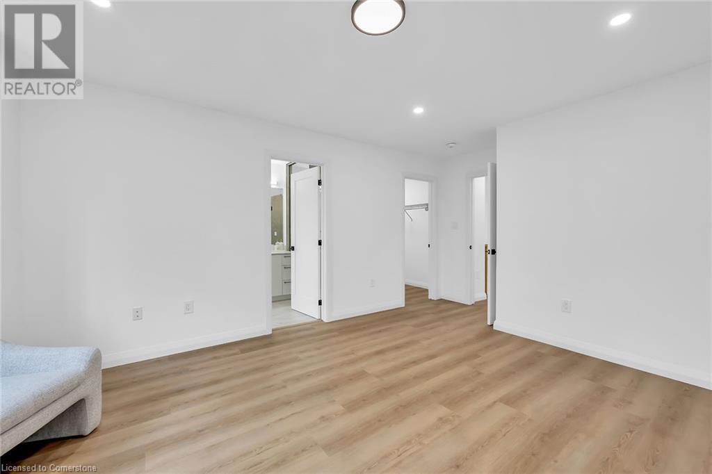 Photo 32 of 29 Kingfisher Drive, Hamilton ON