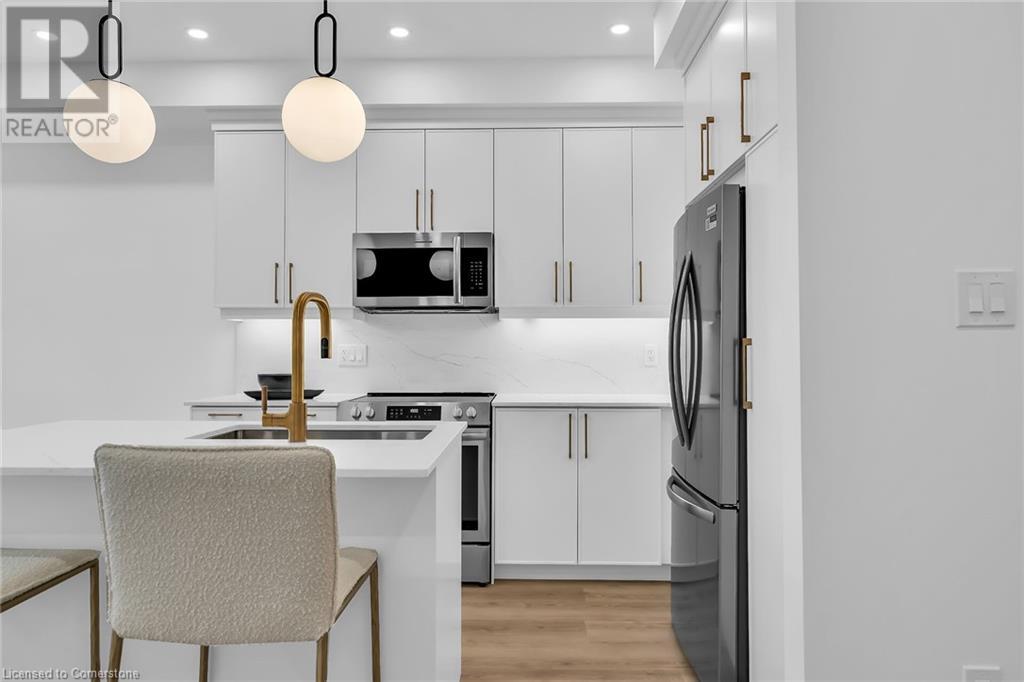 Photo 8 of 29 Kingfisher Drive, Hamilton ON