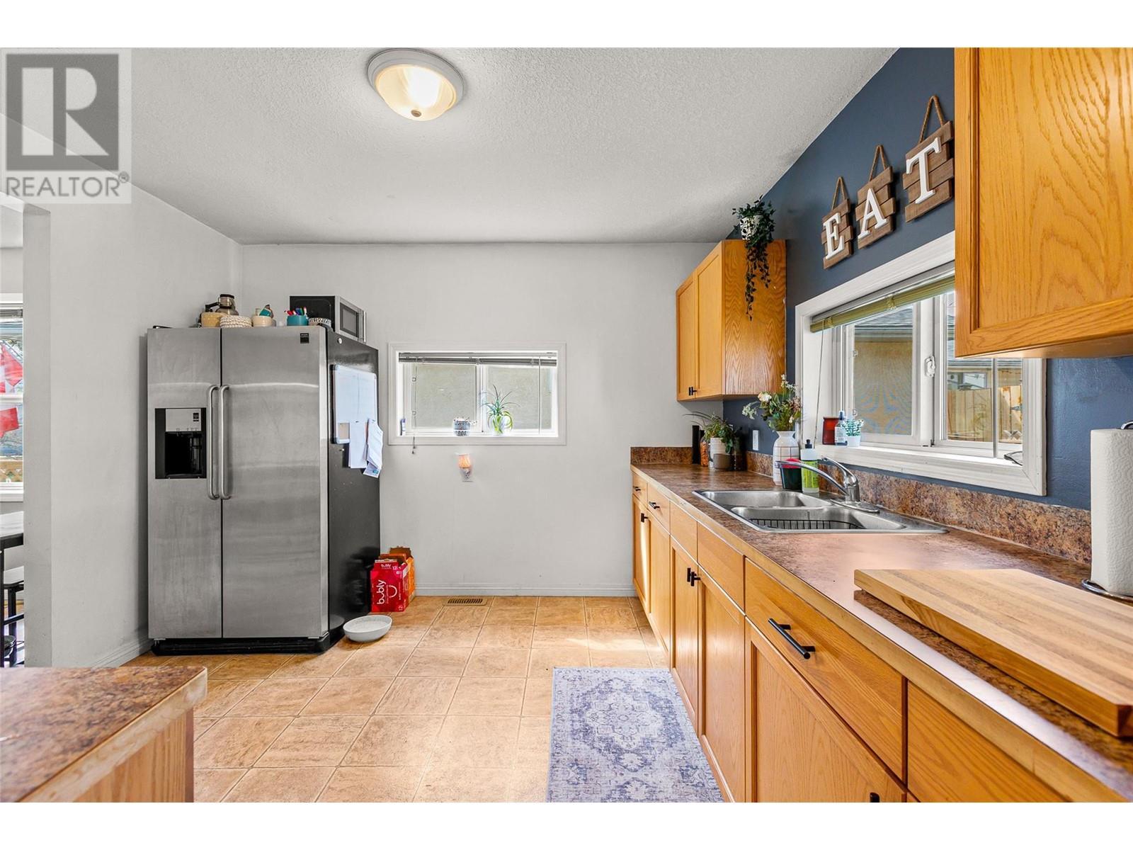 1812 Cook Street, Creston