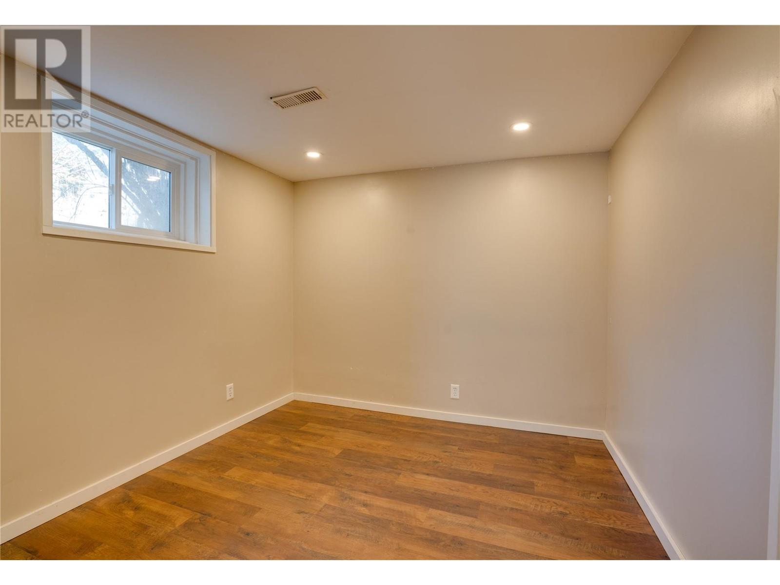 1131 COLUMBIA Heights, Castlegar