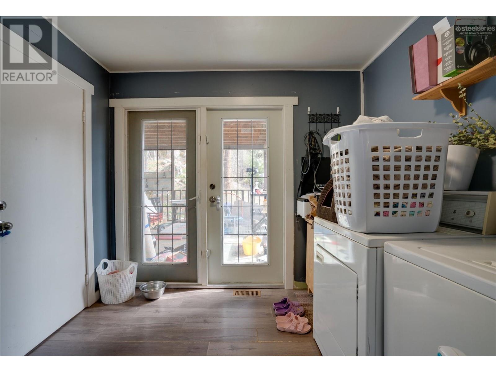 1131 COLUMBIA Heights, Castlegar