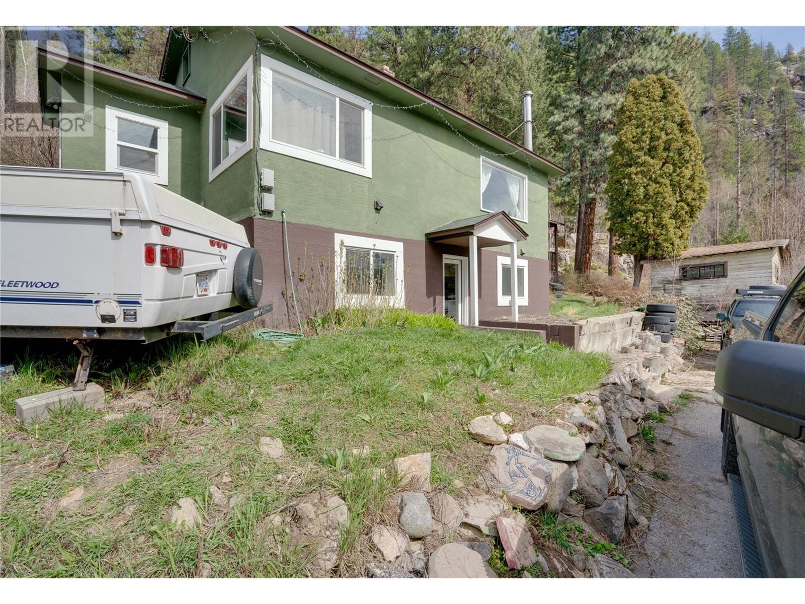 1131 COLUMBIA Heights, Castlegar