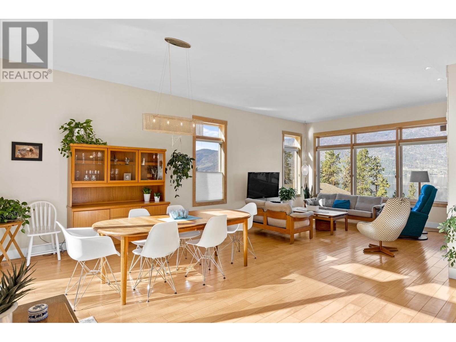 10989 Maddock Avenue, Lake Country