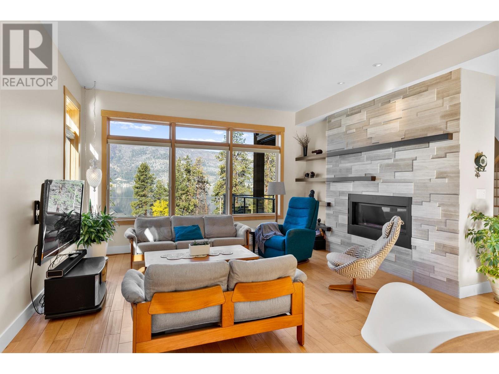10989 Maddock Avenue, Lake Country