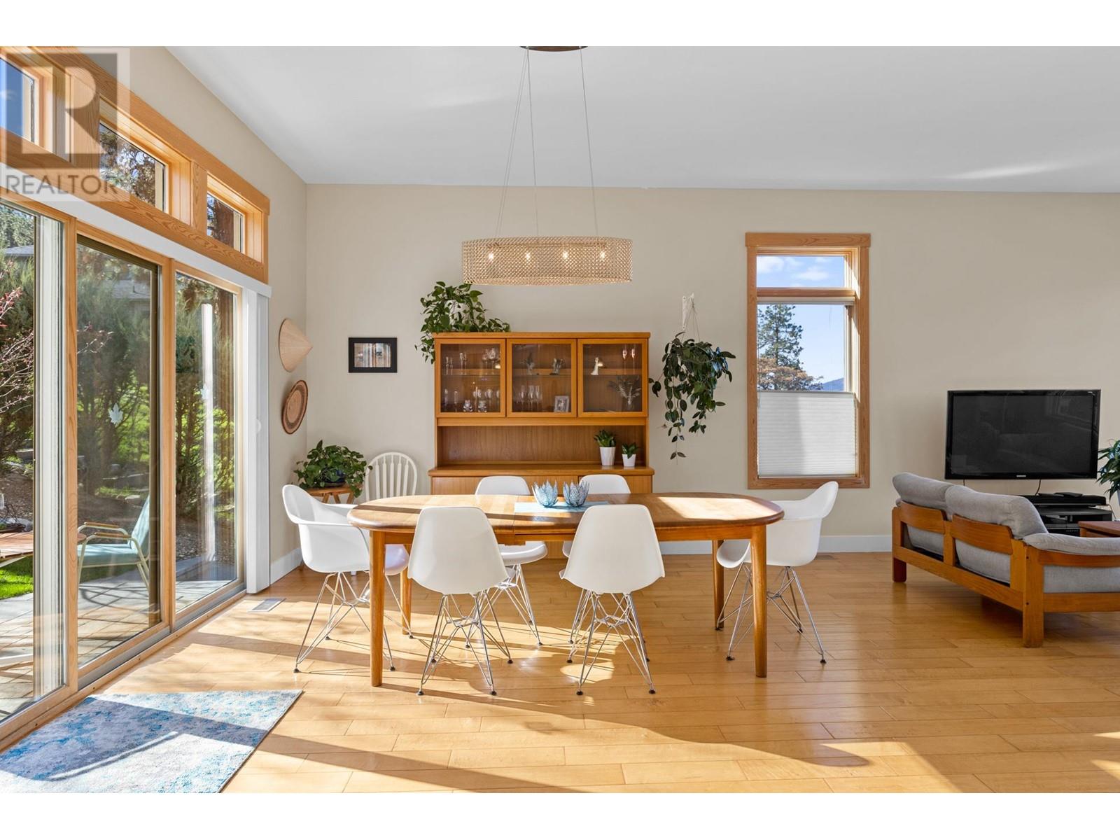 10989 Maddock Avenue, Lake Country