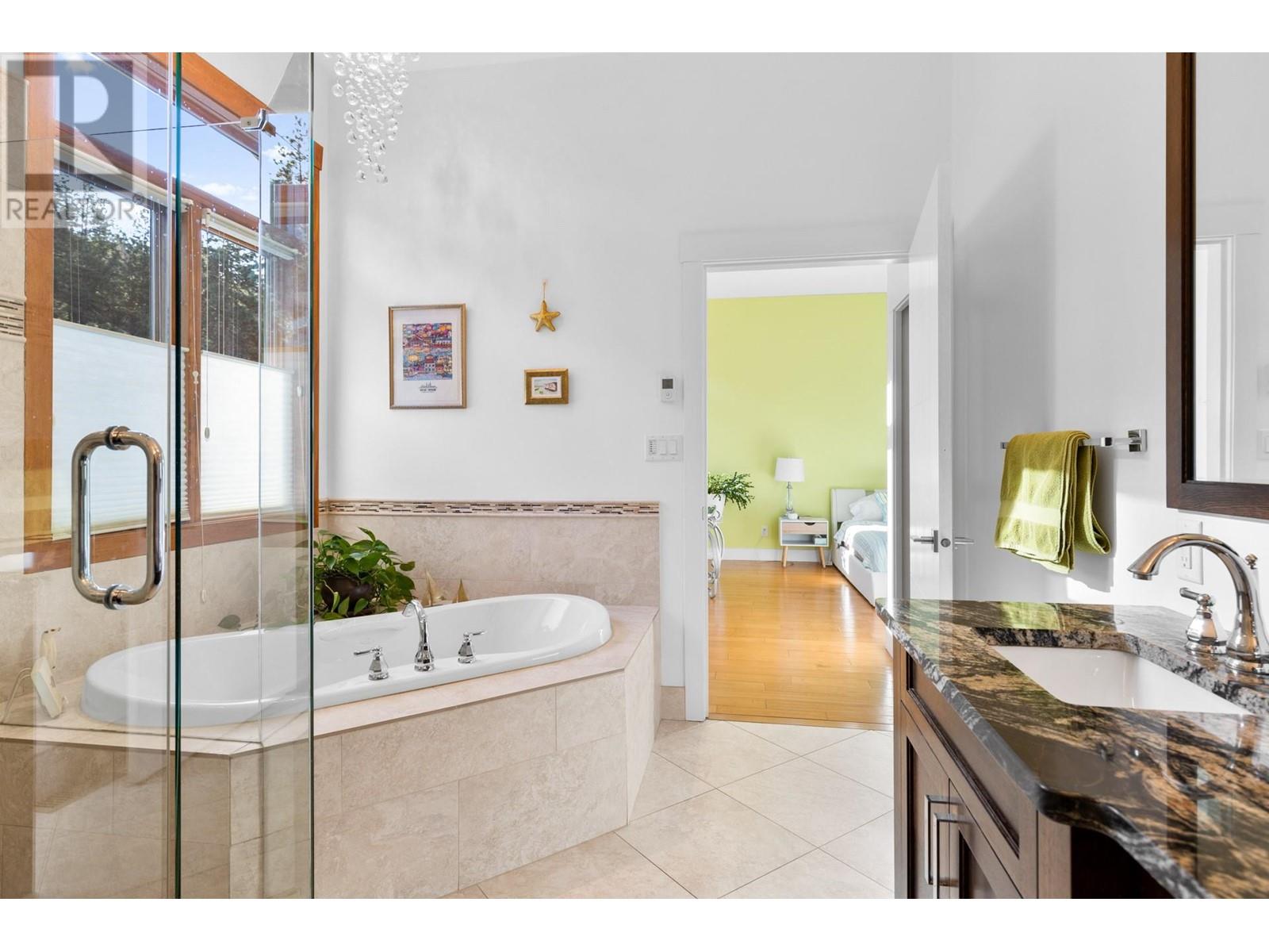 10989 Maddock Avenue, Lake Country