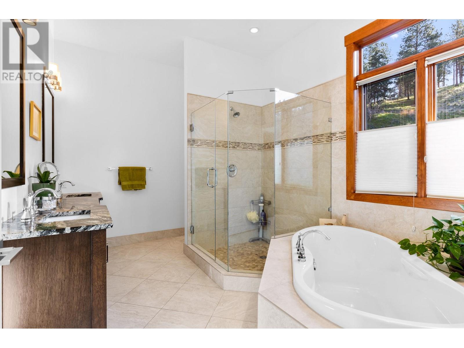 10989 Maddock Avenue, Lake Country