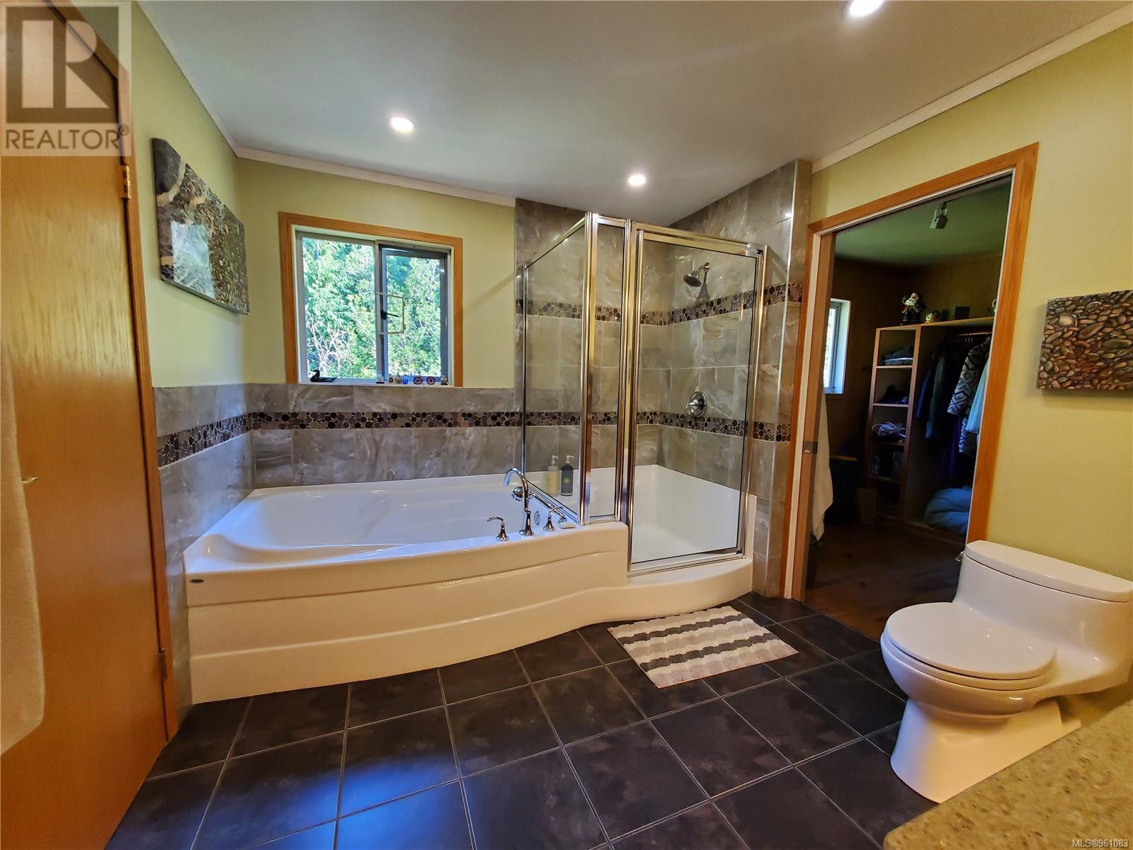 270 Cedar St, Tofino
