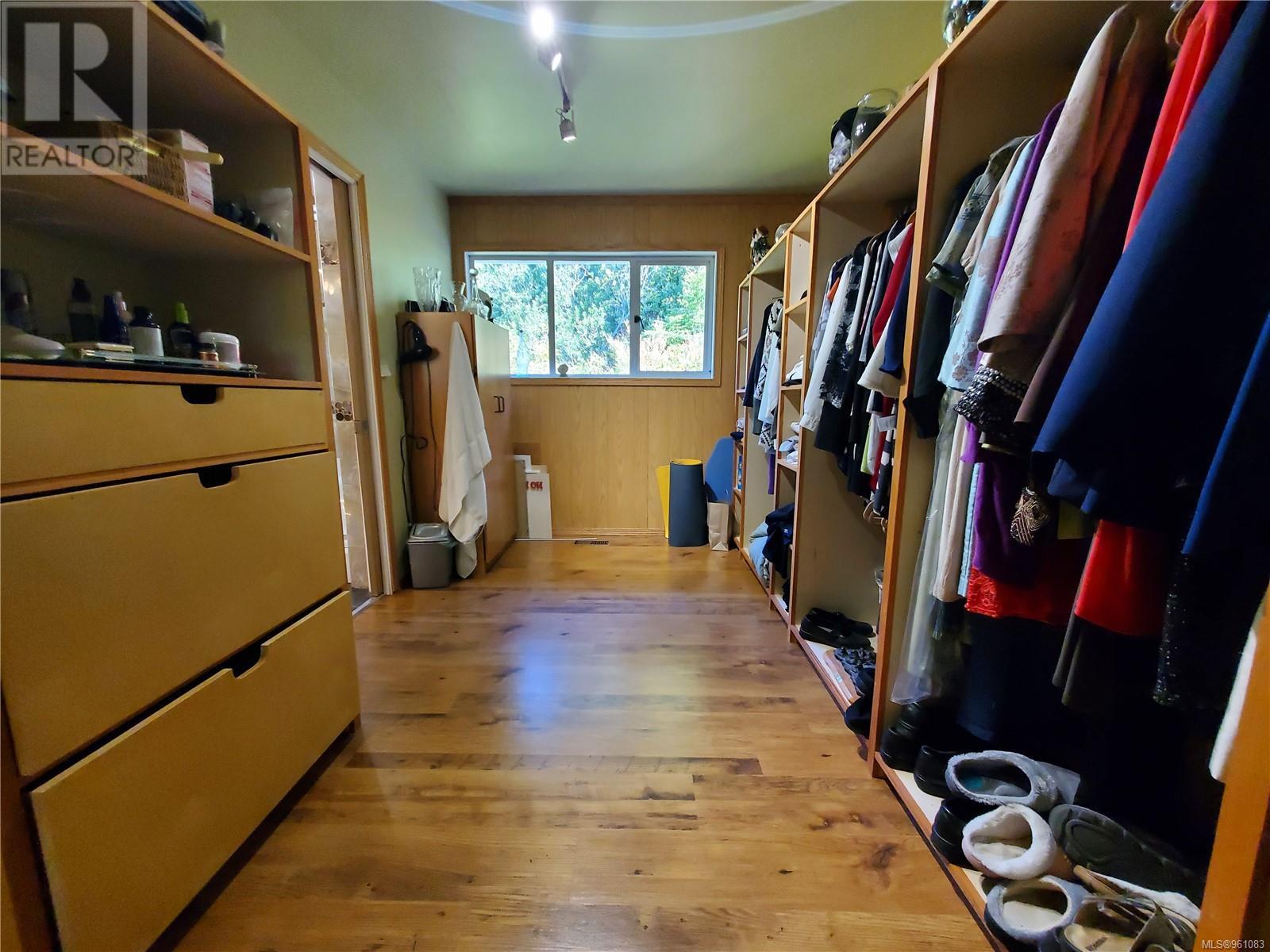 270 Cedar St, Tofino