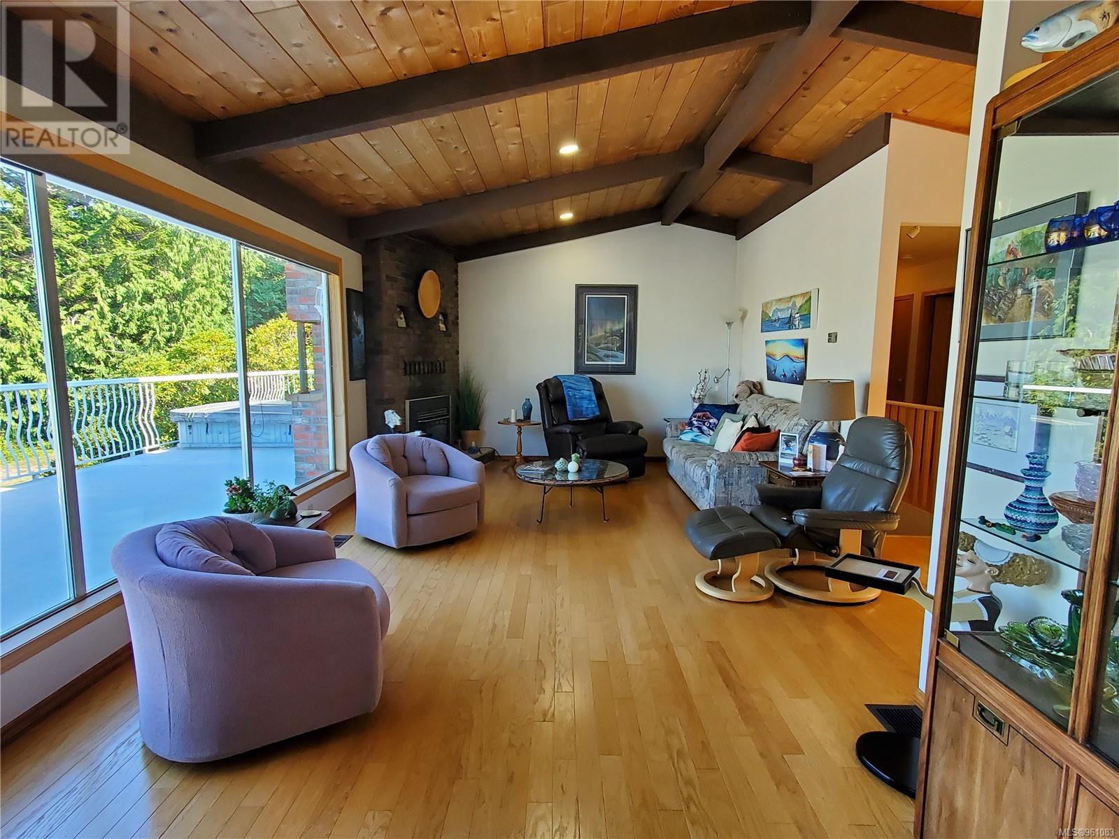 270 Cedar St, Tofino