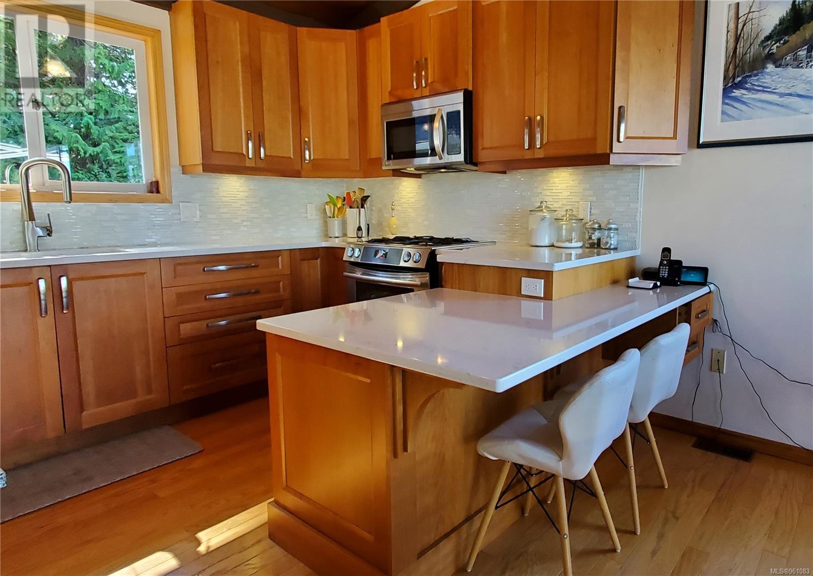 270 Cedar St, Tofino