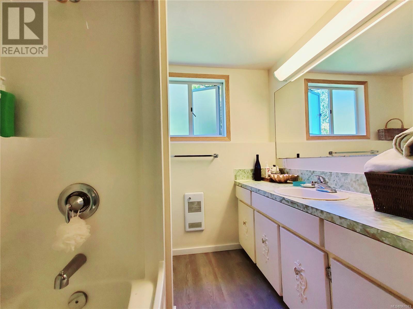 270 Cedar St, Tofino