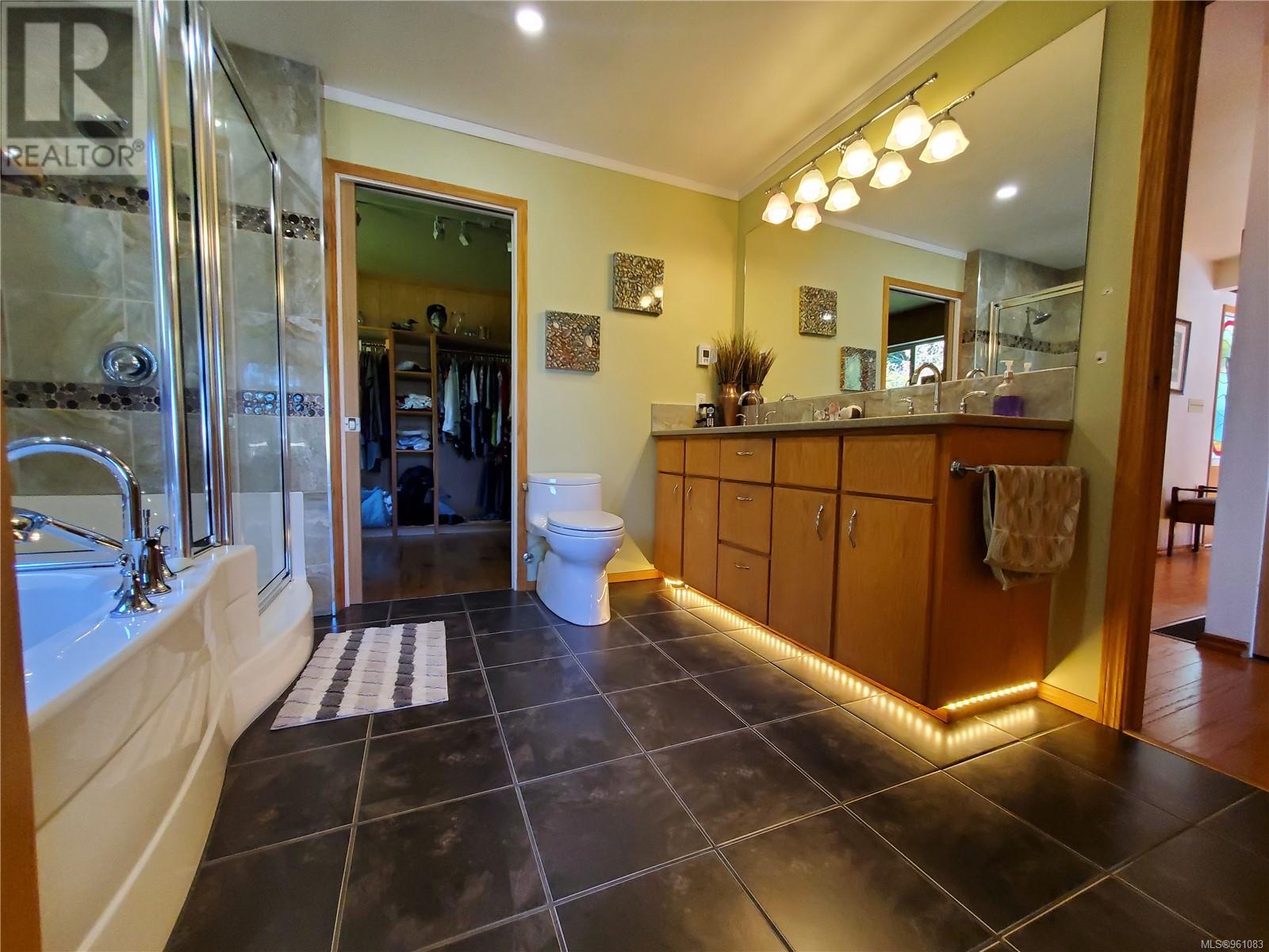 270 Cedar St, Tofino