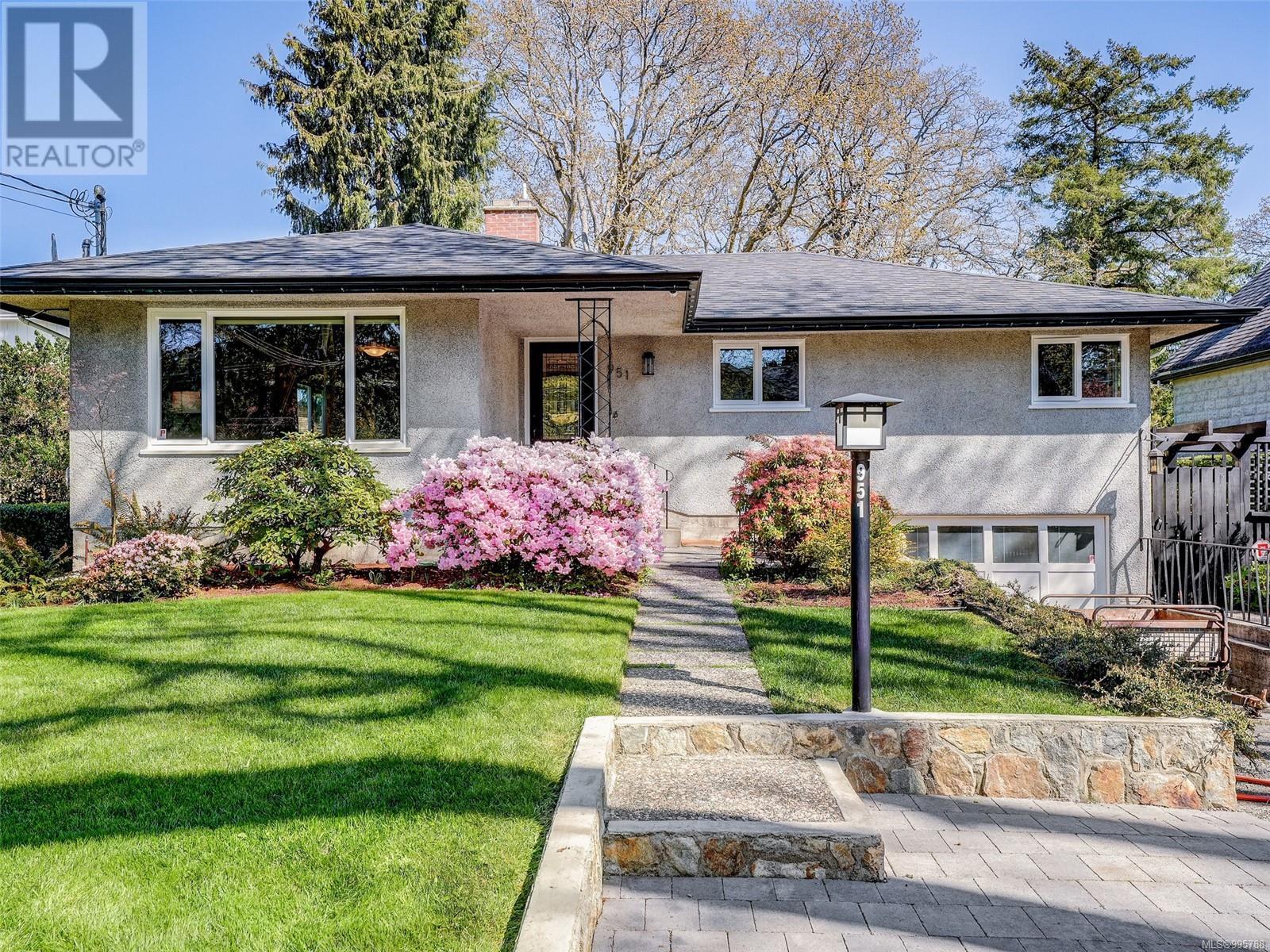 951 Foul Bay Road, Oak Bay