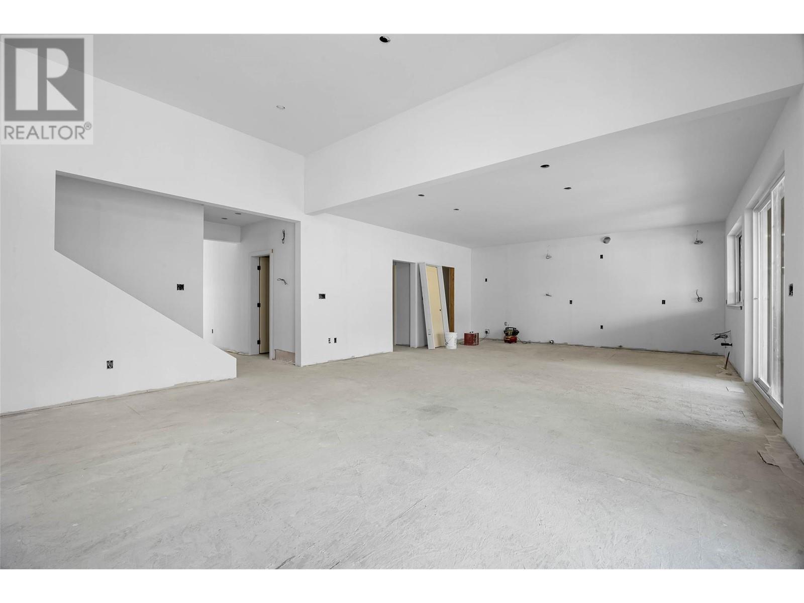 Photo 7 of 2850 Thompson Drive, Kamloops BC
