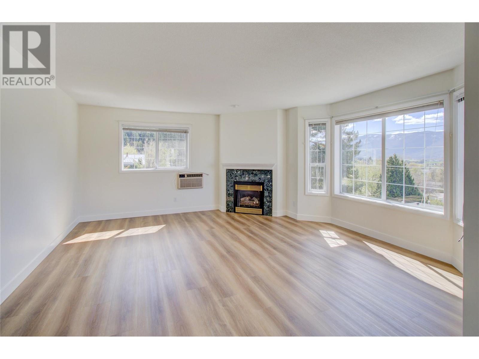 Photo 12 of 330 7 Street Se Unit 304, Salmon Arm BC