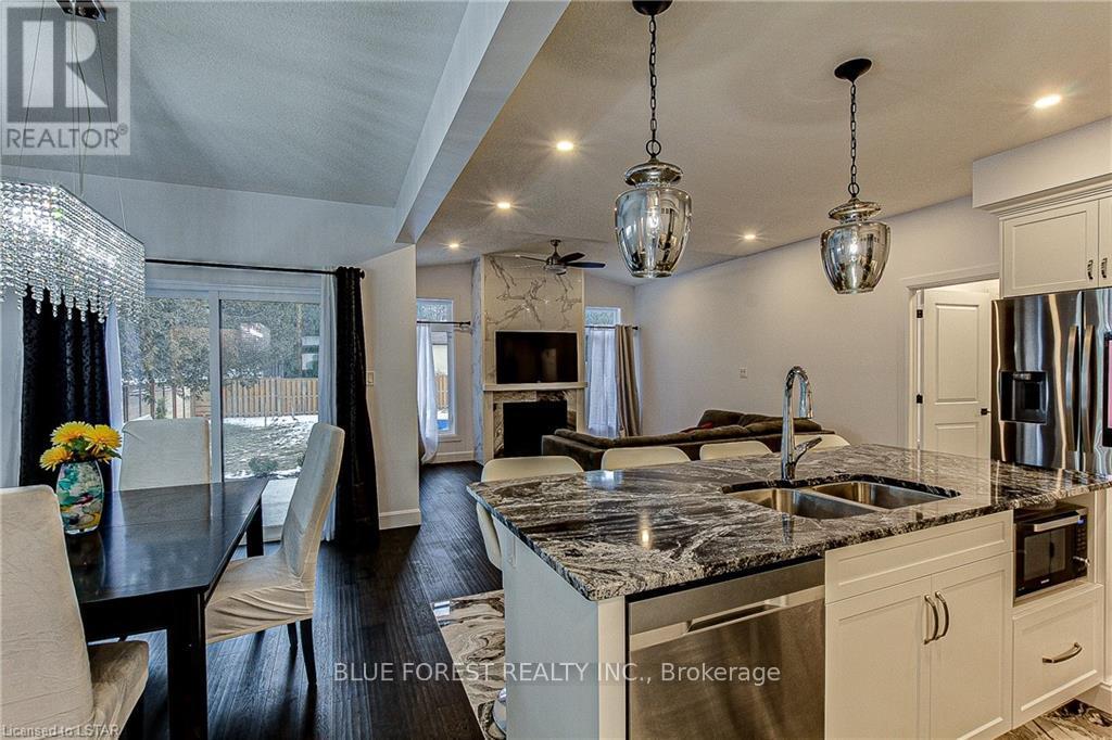 48 WOODLAND WALK - 13