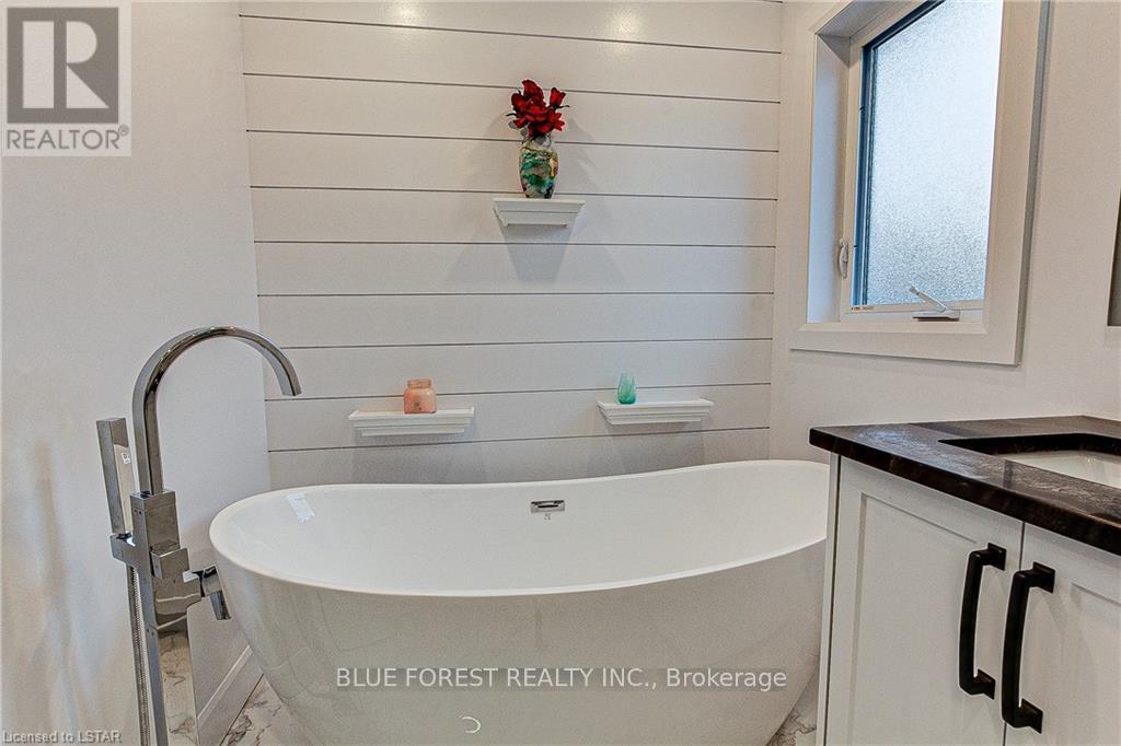 48 WOODLAND WALK - 19