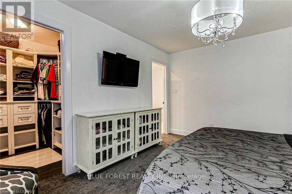 48 WOODLAND WALK - 22