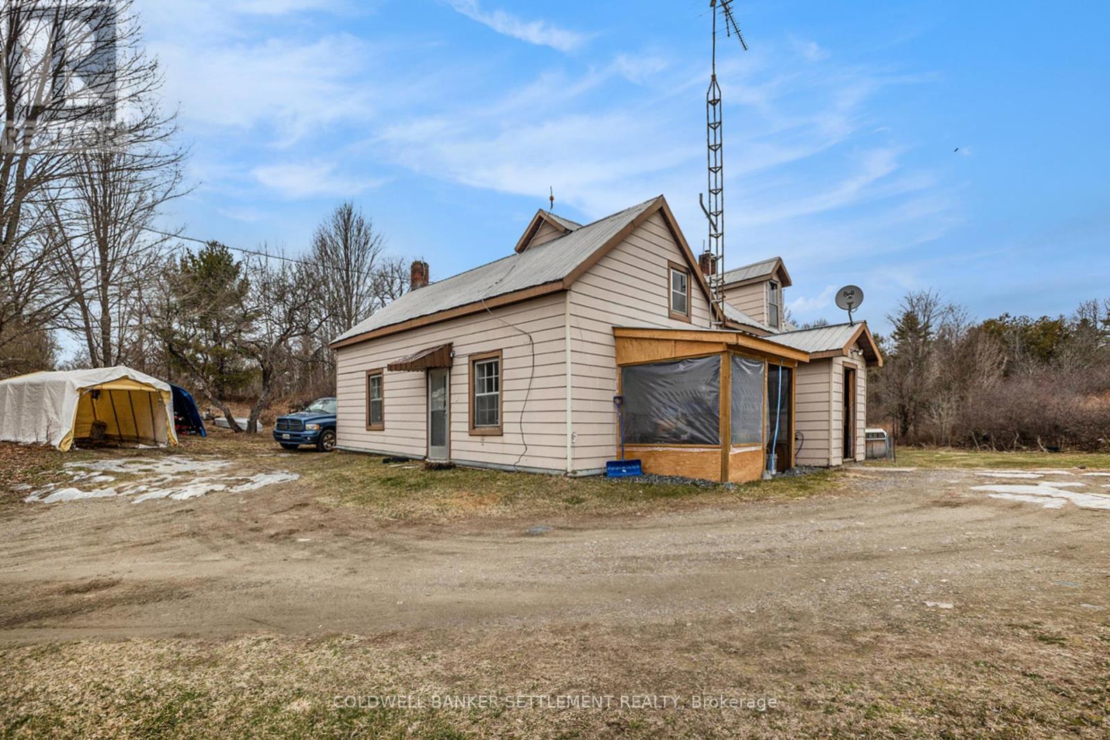 Photo 2 of 784 French Line Road, Lanark Highlands ON