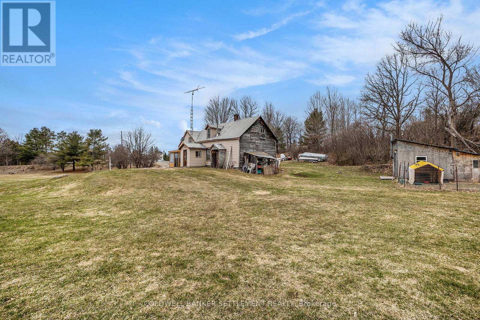 Photo 5 of 784 French Line Road, Lanark Highlands ON