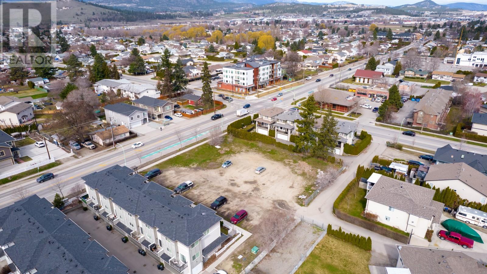  945 Rutland Road North, Kelowna