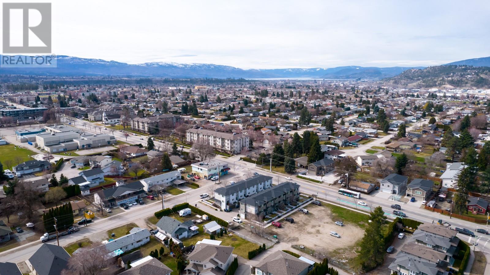  945 Rutland Road North, Kelowna