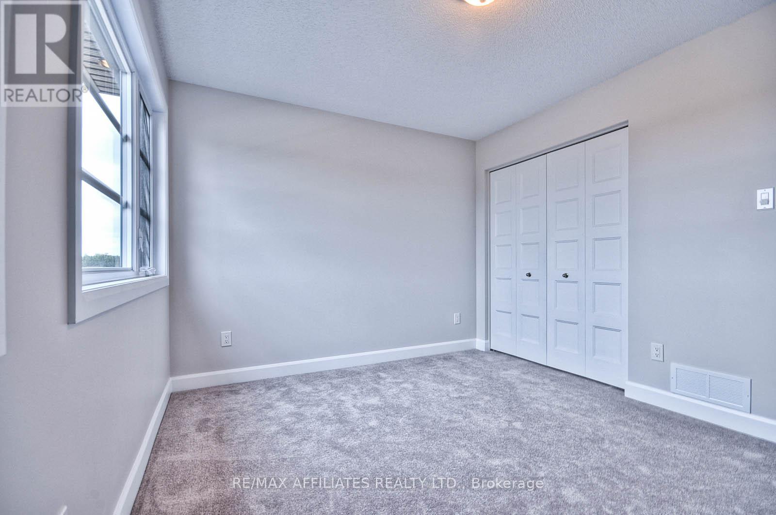 Photo 9 of 619 Geneva Crescent, Russell ON