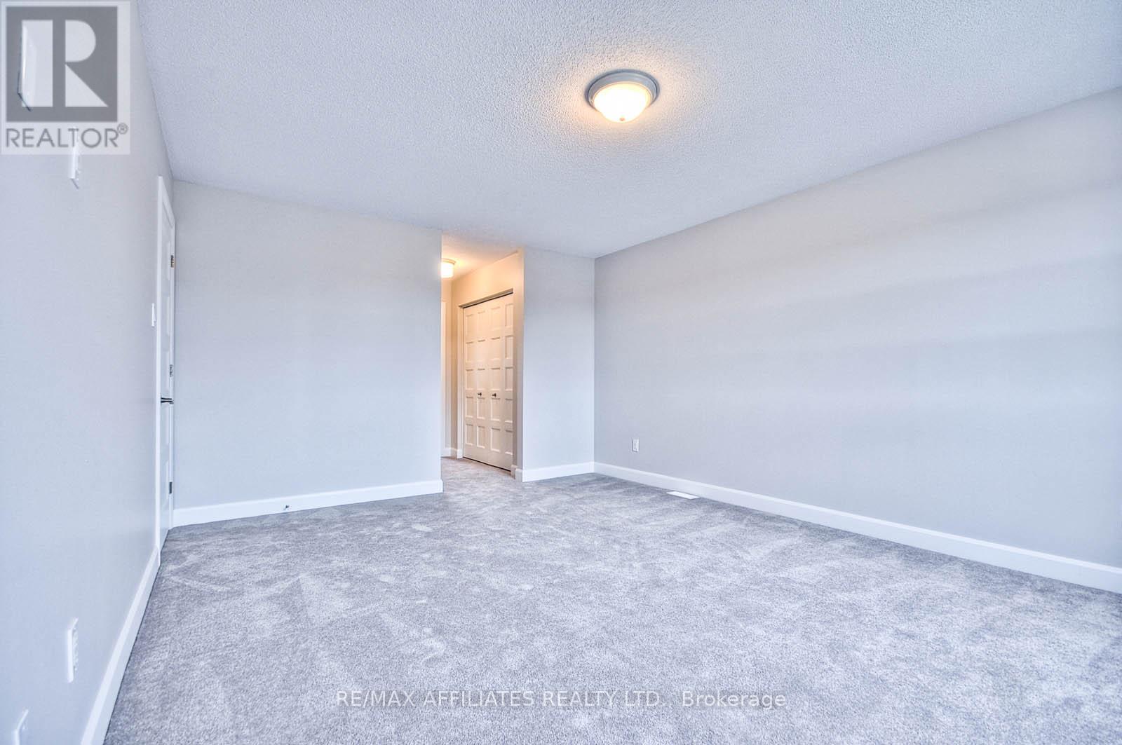 Photo 14 of 619 Geneva Crescent, Russell ON