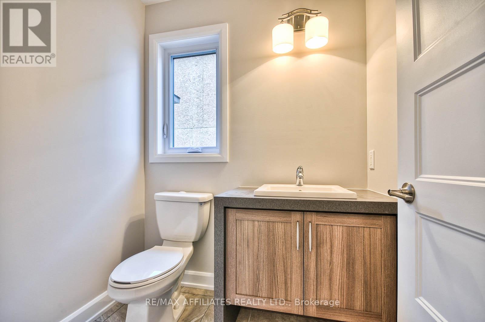 Photo 19 of 619 Geneva Crescent, Russell ON
