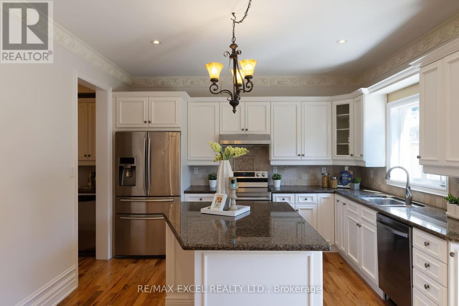 25 OAK AVENUE - 16