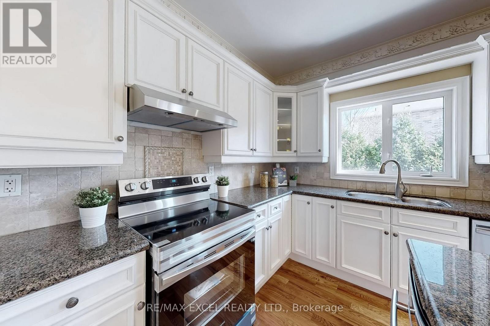 25 OAK AVENUE - 17