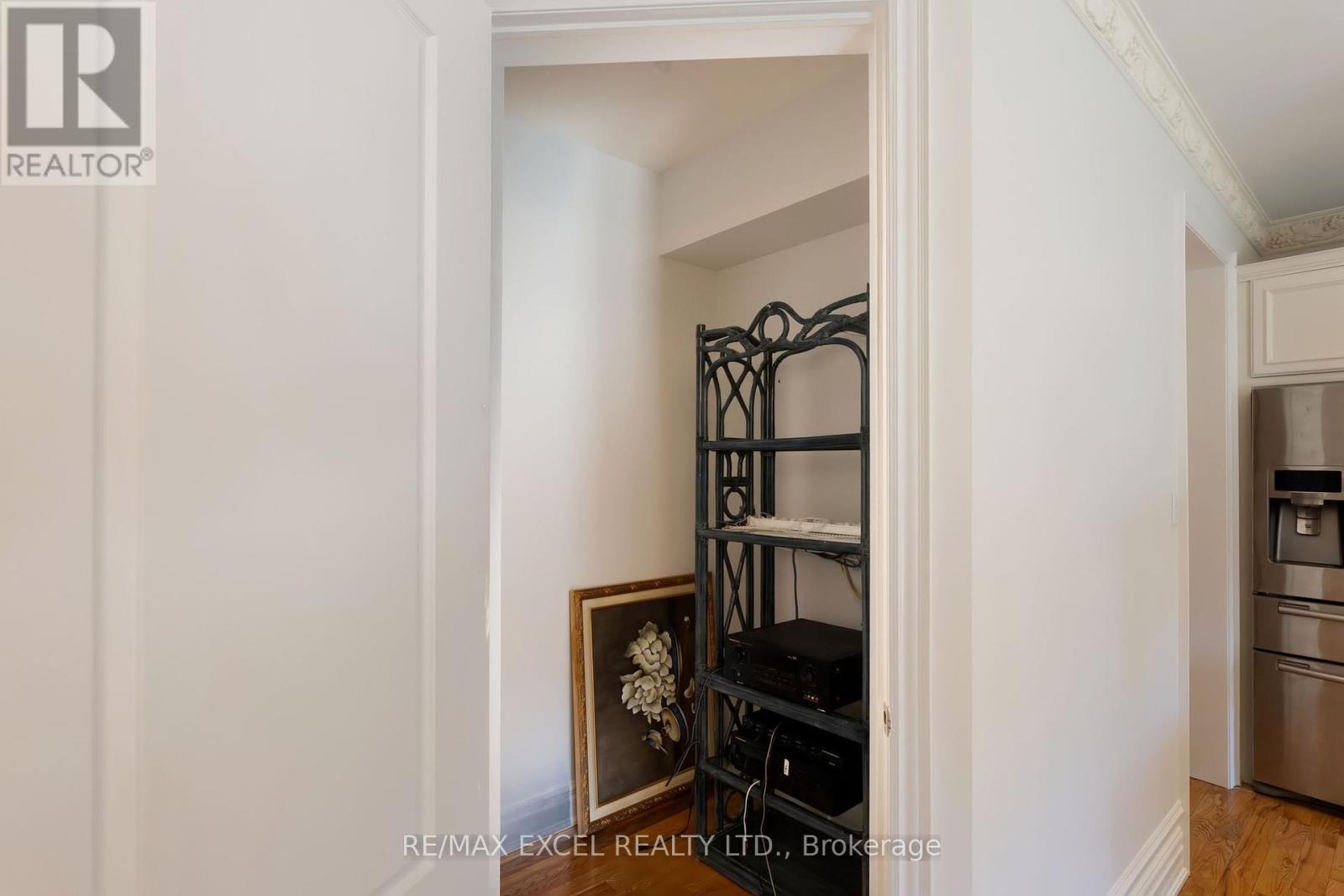 25 OAK AVENUE - 18