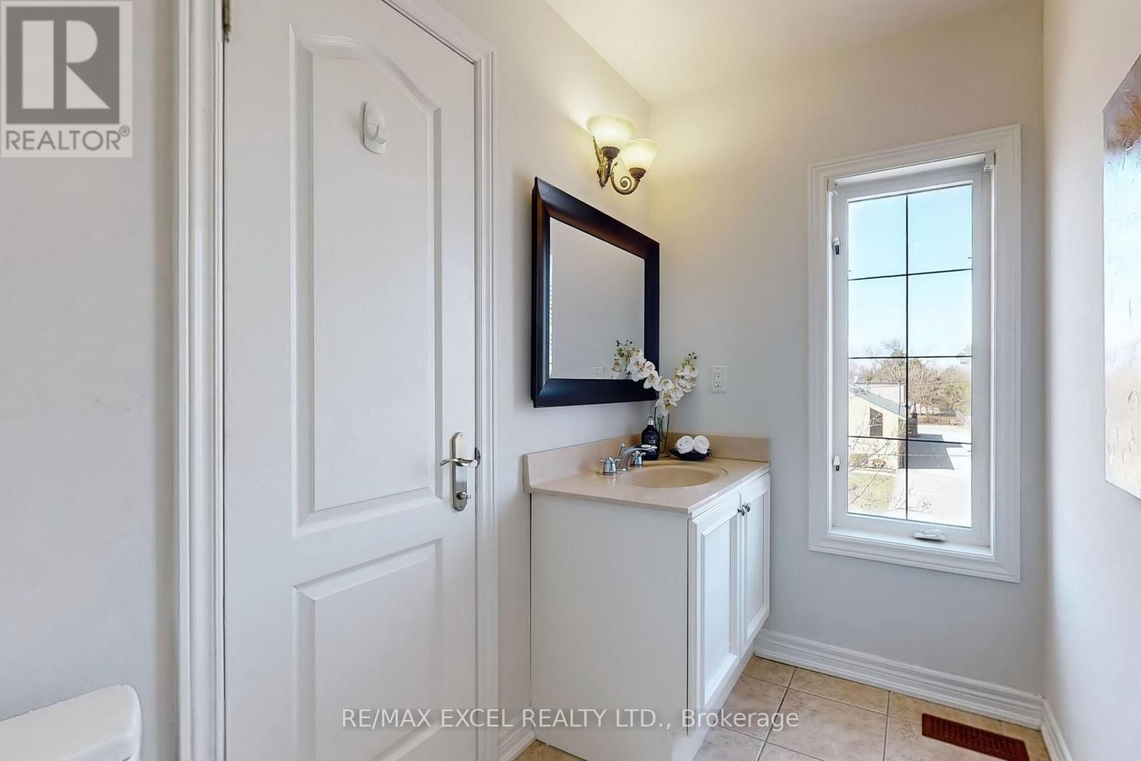 25 OAK AVENUE - 38
