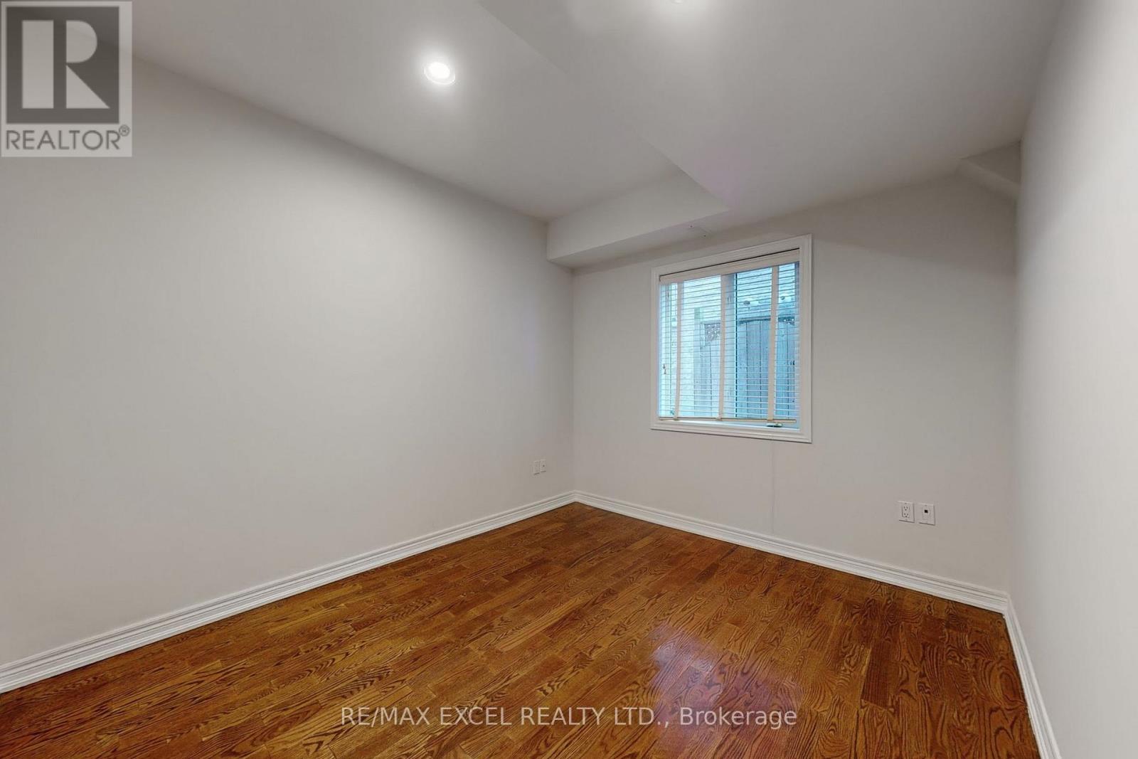 25 OAK AVENUE - 46