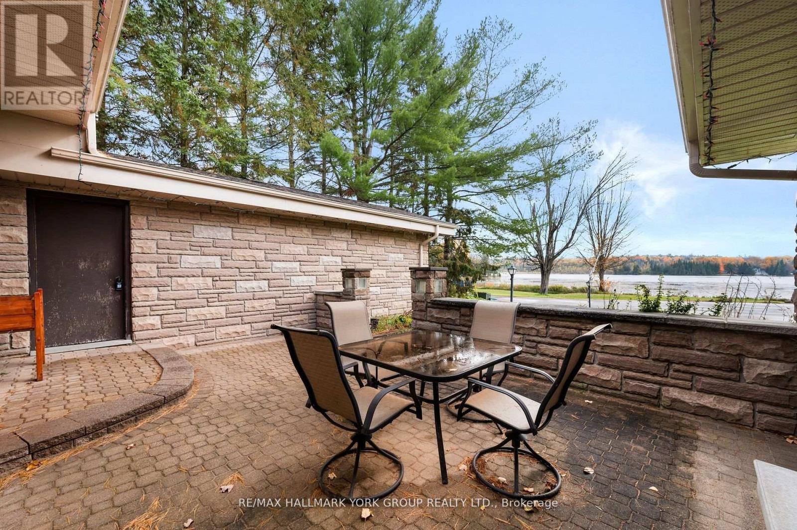 Photo 4 of 102 Albert Street, Kawartha Lakes ON