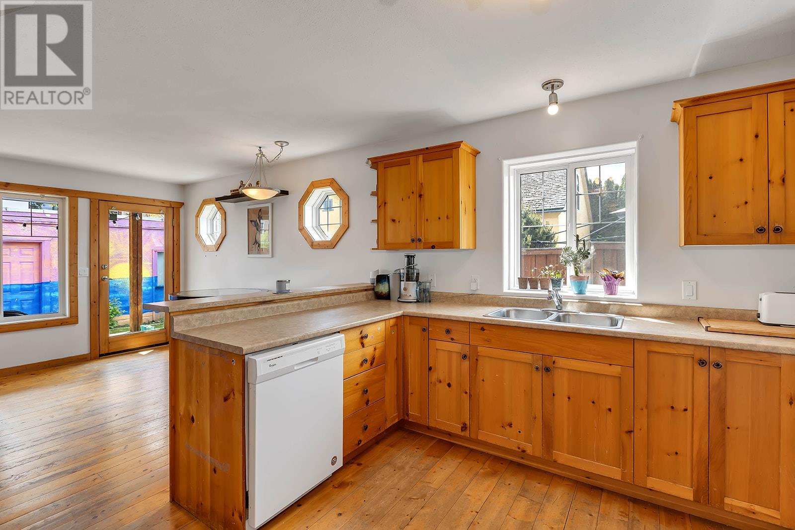  550 Patterson Avenue, Kelowna