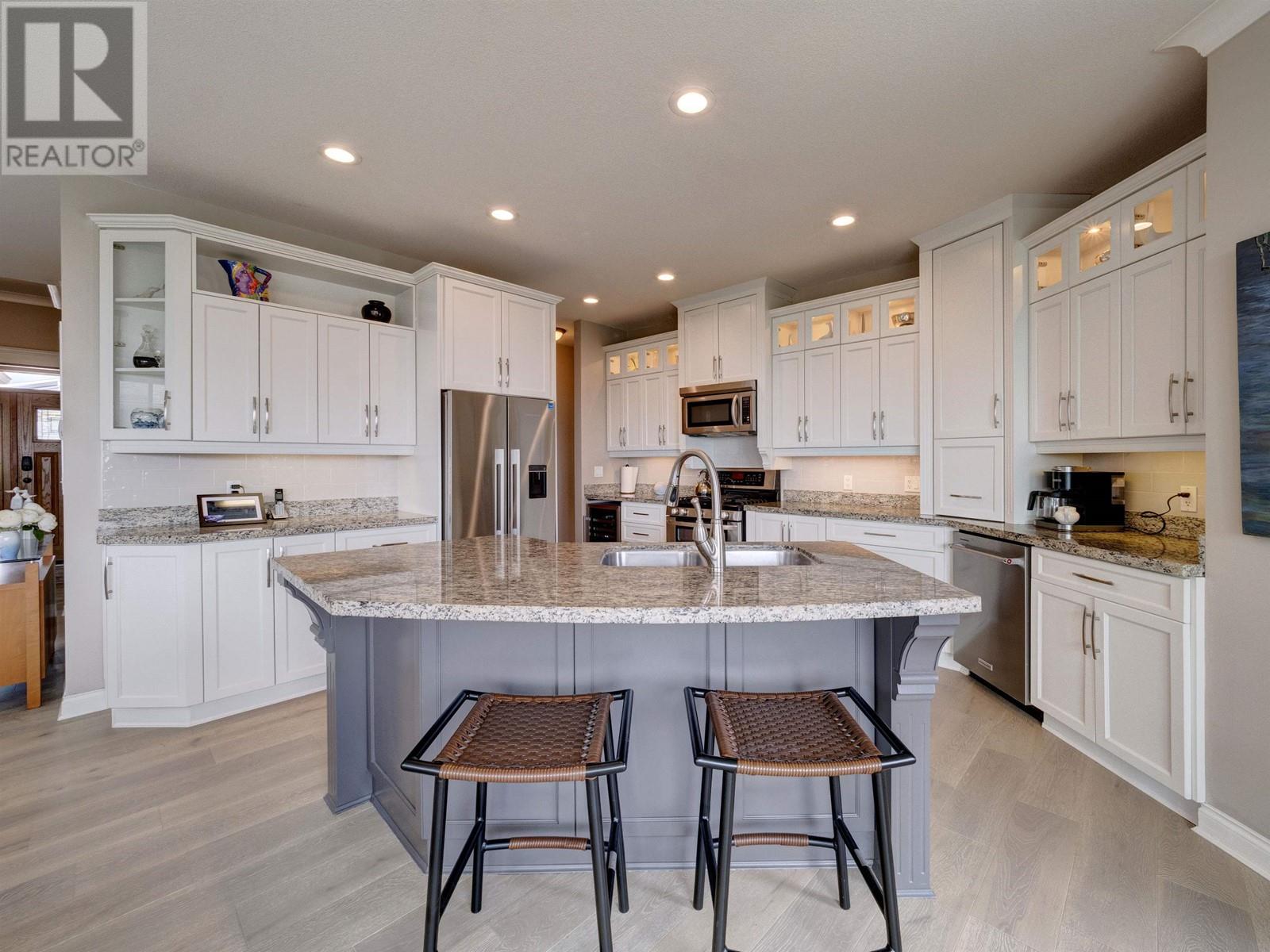 6338 BAILLIE ROAD, Sechelt